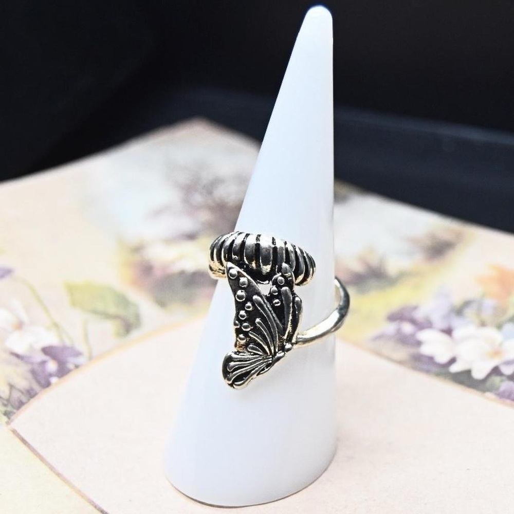 Silver butterfly ring - Picture 3 of 7